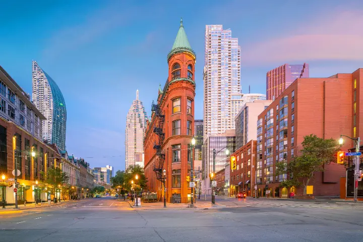 downtown-toronto-city-skyline-twilight-ontario-canada (1)